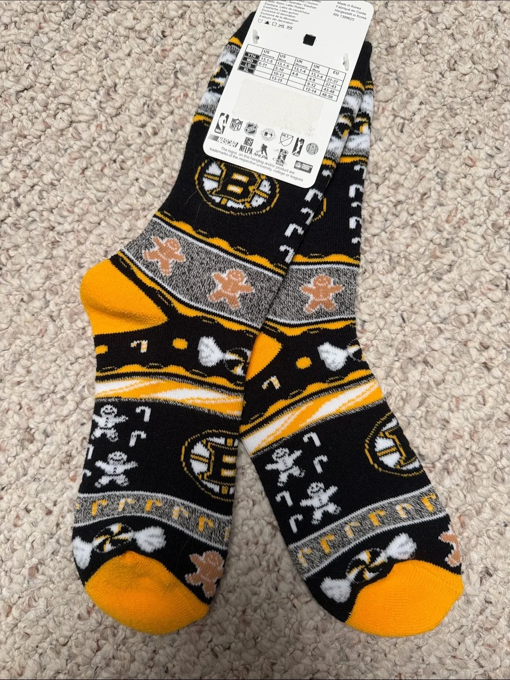 Boston Bruins women’s large nwt socks